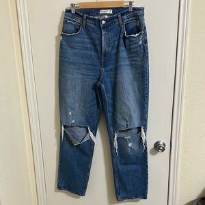 EUC Abercrombie and Fitch Curve Love 90s Straight Ultra High Rise Jeans Ripped